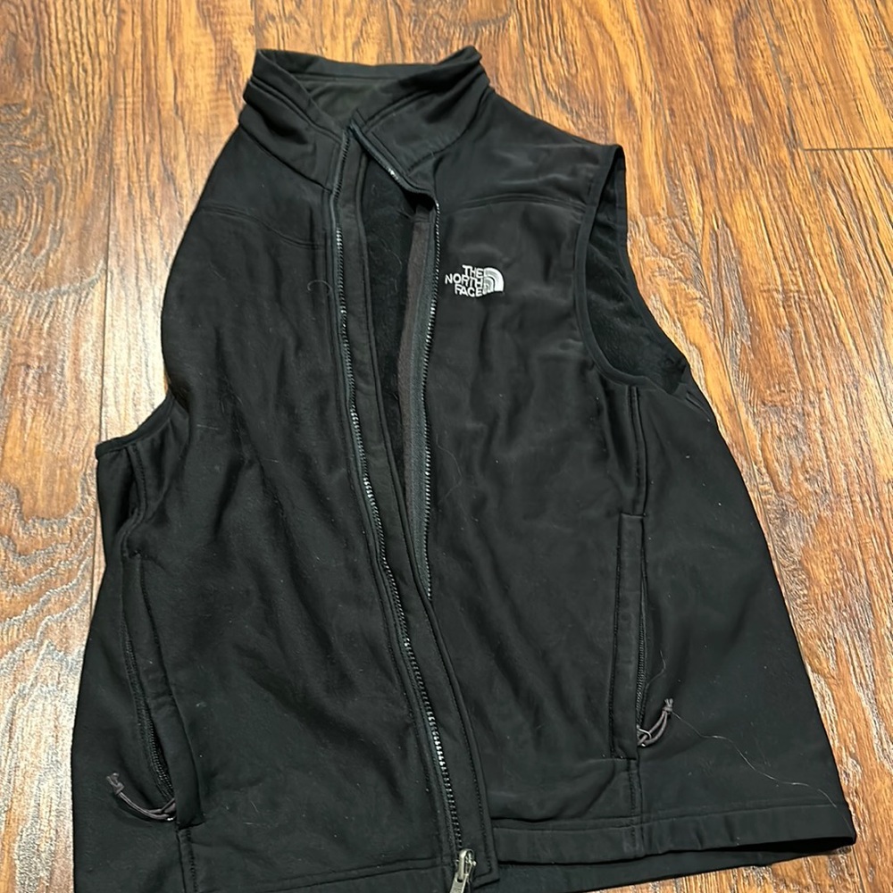 Mens north face vest